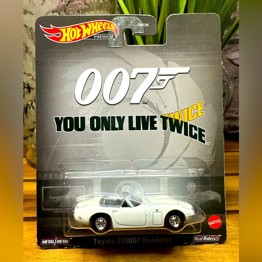 2023 HOT WHEELS PREMIUM RETRO 007 You Only Live Twice TOYOTA 2000GT ROADSTER